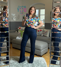 Load image into Gallery viewer, Abstract Print Graphic Top