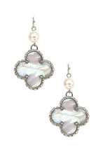 Load image into Gallery viewer, Pearl Link Clover Dangle Earrings
